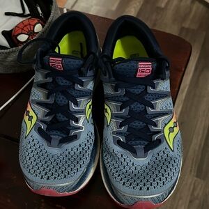 Saucony Women's Triumph Iso 5 Running Shoe size 7